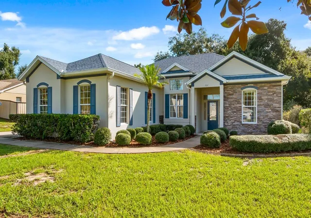 Photo 1 of Single family home for sale at 202 N Dixie Dr, Howey In The Hills, FL 34737 | MLS# G5117672 | Listing updated on 2026-09-18
