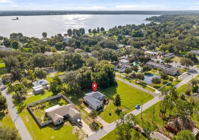 Photo 3 of Single family home for sale at 202 N Dixie Dr, Howey In The Hills, FL 34737 | MLS# G5117672 | Listing updated on 2026-09-18