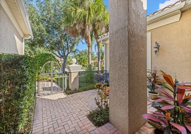 Photo 3 of Single family home for sale at 7651 Portstewart Dr, Lakewood Ranch, FL 34202 | MLS# A4705824 | Listing updated on 2026-10-09