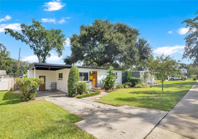 Photo 2 of Single family home for sale at 2917 Pickfair St, Orlando, FL 32803 | MLS# O6441128 | Listing updated on 2026-10-06