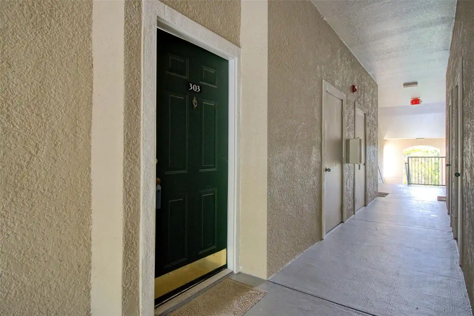 Listing Photo 2 - Condo for sale in 5146 Northridge Rd located at 5146 Northridge Rd, Sarasota, FL 34238 - Unit #303