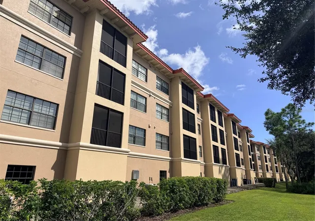 Listing Photo 5 - Condo for sale in building located at 7702 Lake Vis Ct, Bradenton, FL 34202 - Unit #303