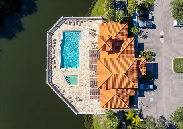 Listing Photo 4 - Condo for sale in building located at 7702 Lake Vis Ct, Bradenton, FL 34202 - Unit #303