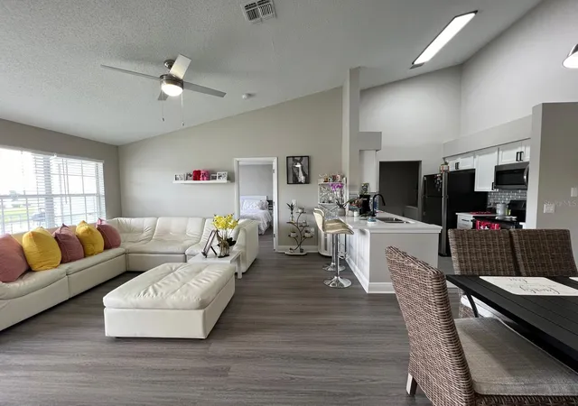 Listing Photo 5 - Condo for sale in building located at 1213 Bermuda Lakes Ln, Kissimmee, FL 34741 - Unit #208