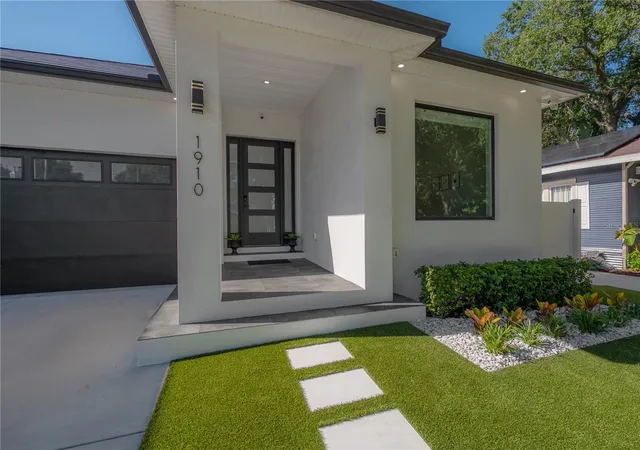 Photo 3 of Single family home for sale at 1910 W N B St, Tampa, FL 33606 | MLS# TB8547838 | Listing updated on 2026-10-04