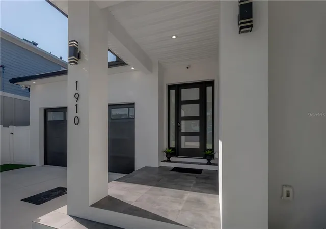 Photo 4 of Single family home for sale at 1910 W N B St, Tampa, FL 33606 | MLS# TB8547838 | Listing updated on 2026-10-04
