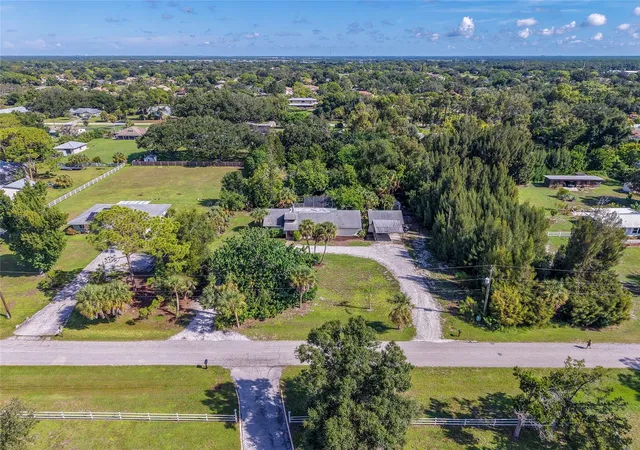 Photo 2 of Single family home for sale at 1351 Mustang St, Nokomis, FL 34275 | MLS# A4705827 | Listing updated on 2026-09-20