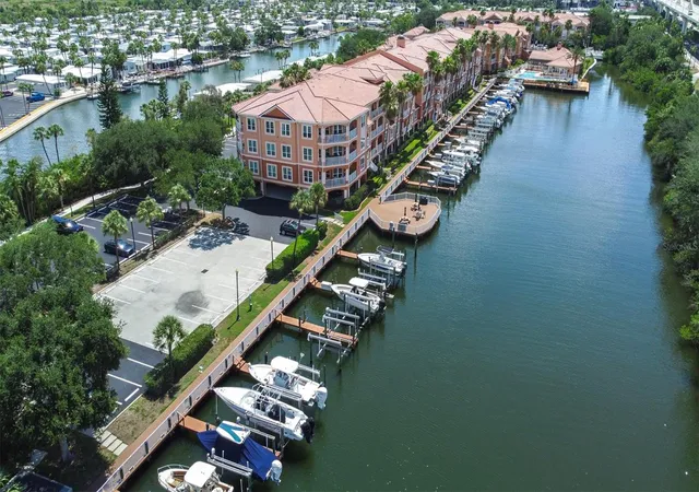 Listing Photo 2 - Condo for sale in building located at 5000 Culbreath Key Wy, Tampa, FL 33611 - Unit #1-309