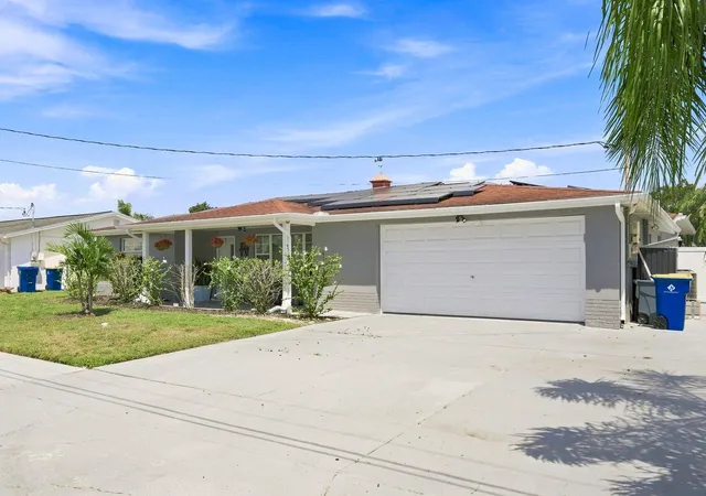 Photo 3 of Single family home for sale at 1324 Chancellor Dr, Holiday, FL 34690 | MLS# TB8547859 | Listing updated on 2026-10-03