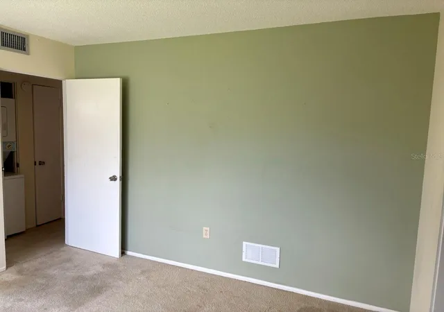 Photo 3 of Sale Pending at 39 Strathmore Blvd, Sarasota, FL 34233 | MLS# TB8547861 | Listing updated on 2026-09-25