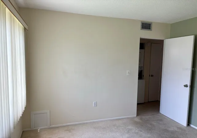 Photo 4 of Sale Pending at 39 Strathmore Blvd, Sarasota, FL 34233 | MLS# TB8547861 | Listing updated on 2026-09-25