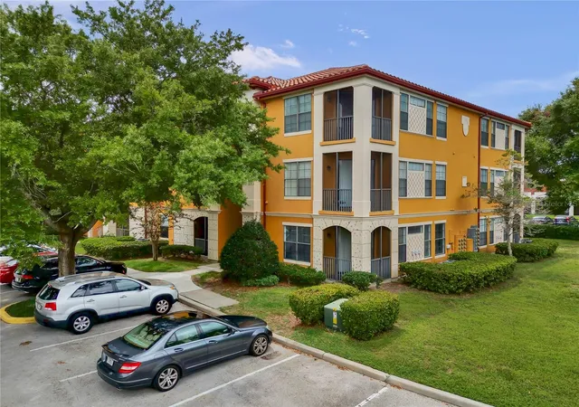 Listing Photo 4 - Condo for sale in building located at 6171 Metrowest Blvd, Orlando, FL 32835 - Unit #107