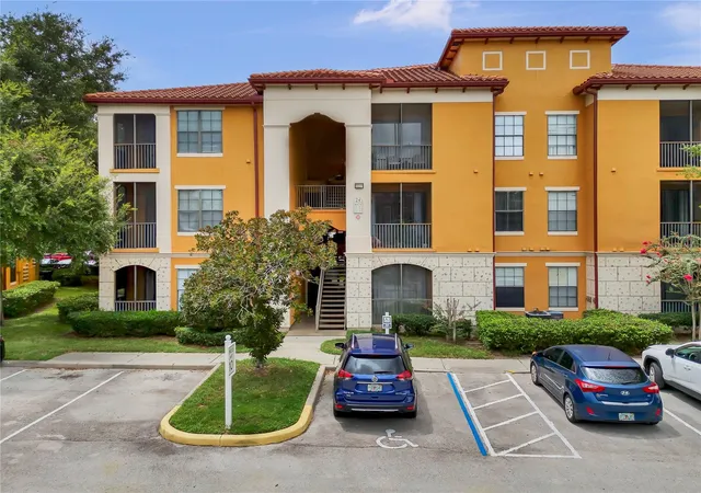 Listing Photo 5 - Condo for sale in building located at 6171 Metrowest Blvd, Orlando, FL 32835 - Unit #107