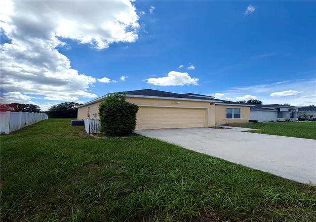 Photo 4 of Single family home for sale at 520 Highland Meadows Ave, Davenport, FL 33837 | MLS# S5157406 | Listing updated on 2026-10-08