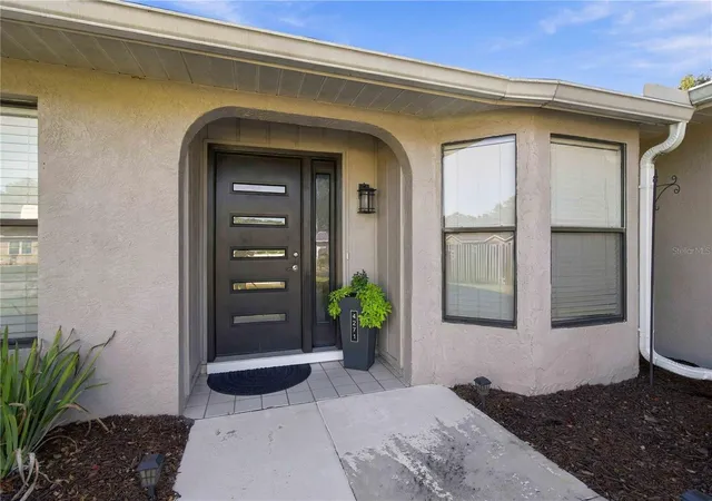 Photo 2 of Single family home for sale at 4271 Berkshire Dr, Sarasota, FL 34241 | MLS# A4705838 | Listing updated on 2026-10-30