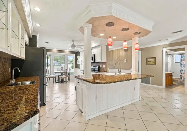Photo 4 of Single family home for sale at 4271 Berkshire Dr, Sarasota, FL 34241 | MLS# A4705838 | Listing updated on 2026-10-30
