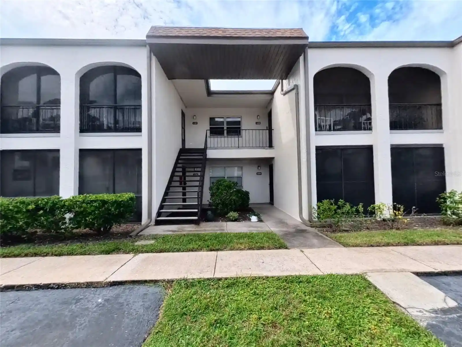 Listing Photo 2 - Condo for sale in 7701 Starkey Rd located at 7701 Starkey Rd, Largo, FL 33777 - Unit #436