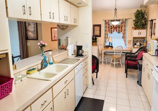 Photo 3 of Single family home for sale at 3714 Pond View Ln, Sarasota, FL 34235 | MLS# A4705847 | Listing updated on 2026-09-13