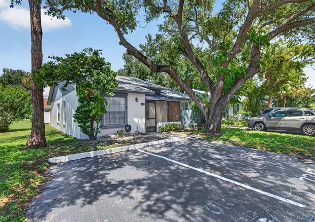 Photo 1 of Single family home for sale at 7347 Parkside Villas Dr, Saint Petersburg, FL 33709 | MLS# TB8547883 | Listing updated on 2026-10-05