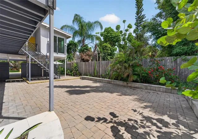 Listing Photo 4 - Condo for sale in building located at 1236 13th St, SARASOTA, FL 34236