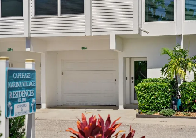 Photo 4 of Townhouse for sale at 8284 Harborside Cir, Englewood, FL 34224 | MLS# A4705850 | Listing updated on 2026-09-20