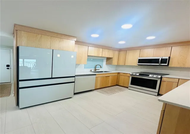 Photo 3 of Condo for sale at 7700 Sun Is Dr S #304, South Pasadena, FL 33707 | MLS# TB8547888 | Listing updated on 2026-09-16
