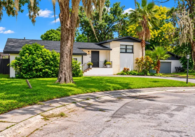 Photo 3 of Single family home for sale at 19201 Alice Cir, Lutz, FL 33558 | MLS# TB8547899 | Listing updated on 2026-09-19