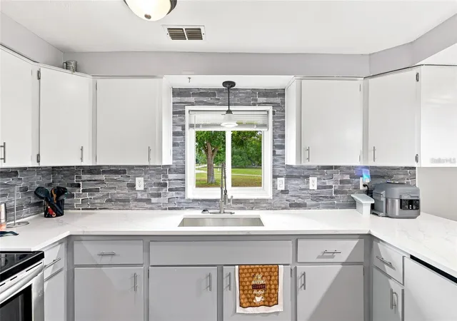Photo 3 of Single family home for sale at 1518 Dickens Rd, Lake Wales, FL 33898 | MLS# O6441178 | Listing updated on 2026-10-06