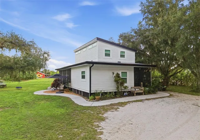 Photo 4 of Single family home for sale at 1132 Lena Ln, Sarasota, FL 34240 | MLS# A4705854 | Listing updated on 2026-09-21