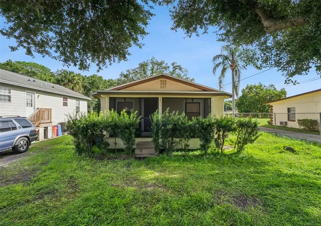 Photo 2 of Single family home for sale at 2511 Crawford Dr, Sanford, FL 32771 | MLS# V4951235 | Listing updated on 2026-09-12