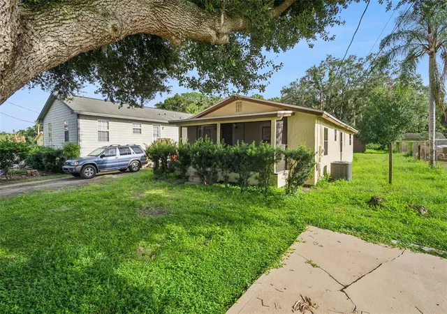 Photo 3 of Single family home for sale at 2511 Crawford Dr, Sanford, FL 32771 | MLS# V4951235 | Listing updated on 2026-09-12