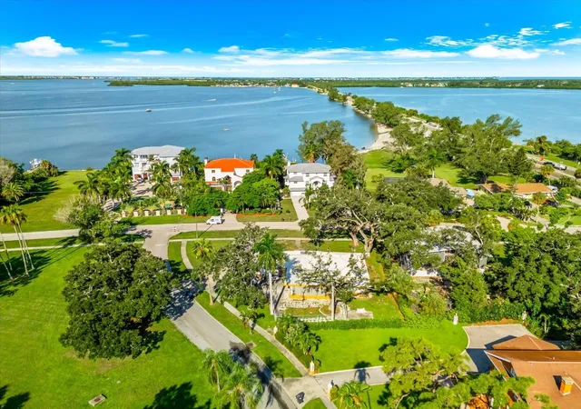 Photo 1 of Single family home for sale at 507 Palma Sola Blvd, Bradenton, FL 34209 | MLS# A4705857 | Listing updated on 2026-09-27