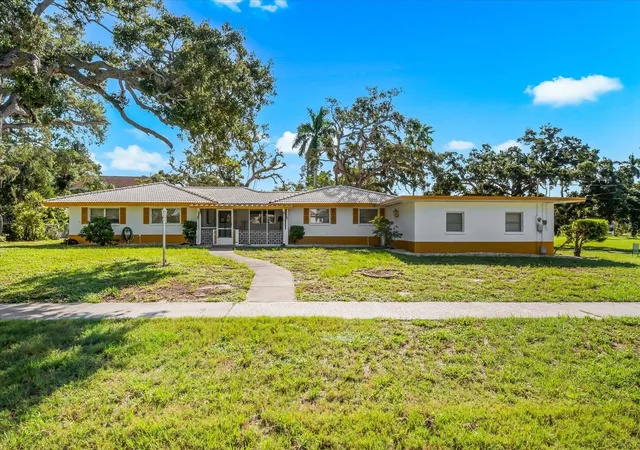 Photo 3 of Single family home for sale at 507 Palma Sola Blvd, Bradenton, FL 34209 | MLS# A4705857 | Listing updated on 2026-09-27