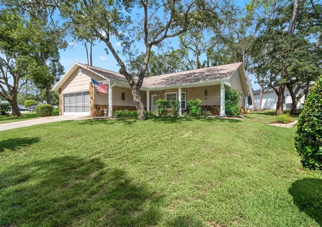 Photo 2 of Single family home for sale at 2632 Royal Ridge Dr, Spring Hill, FL 34606 | MLS# W7889461 | Listing updated on 2026-09-14