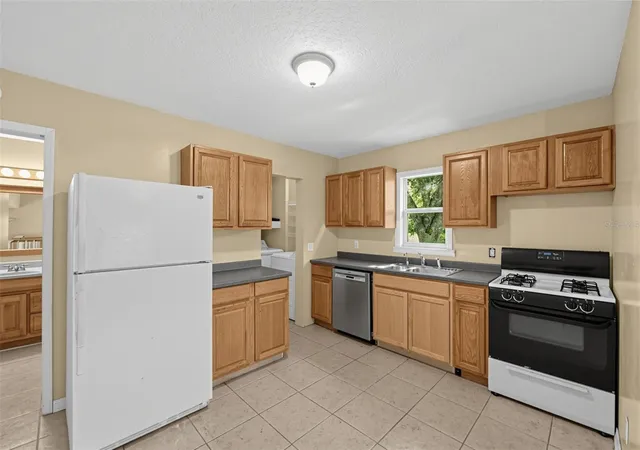 Photo 3 of Single family home for sale at 4175 Oakwood Dr, Saint Cloud, FL 34772 | MLS# O6441183 | Listing updated on 2026-10-08