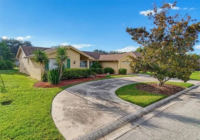 Photo 2 of Single family home for sale at 12205 Silk Oak Ln, Hudson, FL 34667 | MLS# W7889462 | Listing updated on 2026-09-24