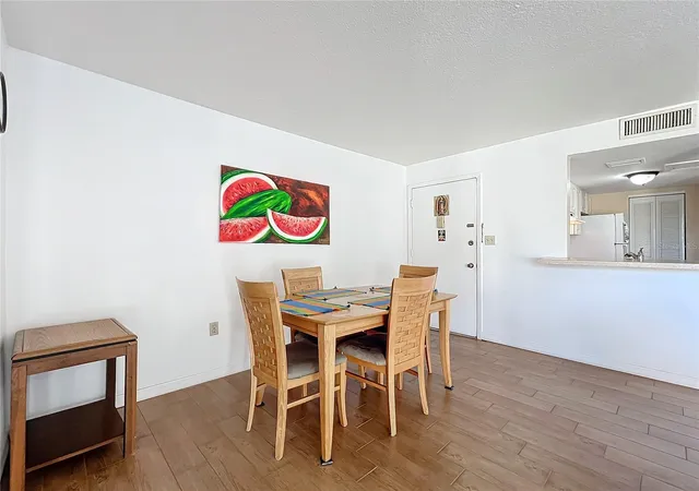 Photo 3 of Condo for sale at 562 Orange Dr #33, Altamonte Springs, FL 32701 | MLS# O6441201 | Listing updated on 2026-09-17