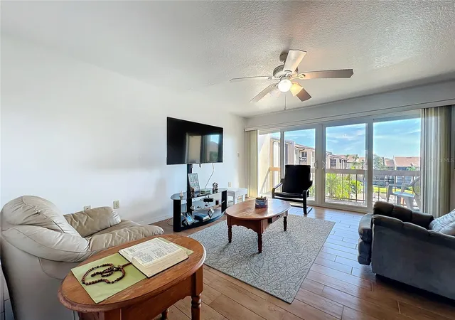 Photo 4 of Condo for sale at 562 Orange Dr #33, Altamonte Springs, FL 32701 | MLS# O6441201 | Listing updated on 2026-09-17