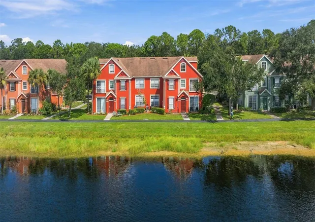 Listing Photo 2 - Condo for sale in building located at 9138 Lake Chase Island Wy, TAMPA, FL 33626