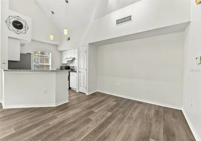Listing Photo 4 - Condo for sale in building located at 9138 Lake Chase Island Wy, TAMPA, FL 33626