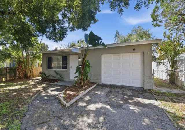 Photo 4 of Single family home for sale at 310 93rd Avenue N, Saint Petersburg, FL 33702 | MLS# O6441203 | Listing updated on 2026-10-21