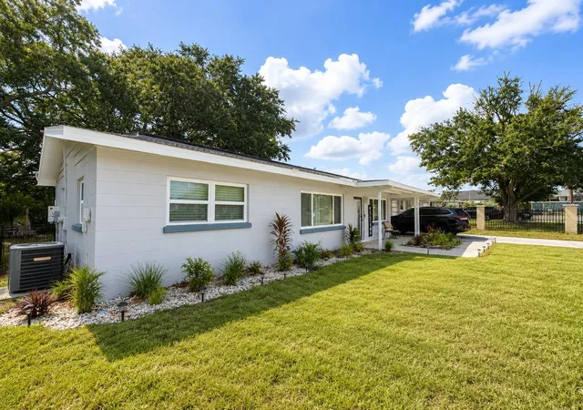 Photo 2 of Single family home for sale at 105 Margaret St, Auburndale, FL 33823 | MLS# O6441204 | Listing updated on 2026-09-25