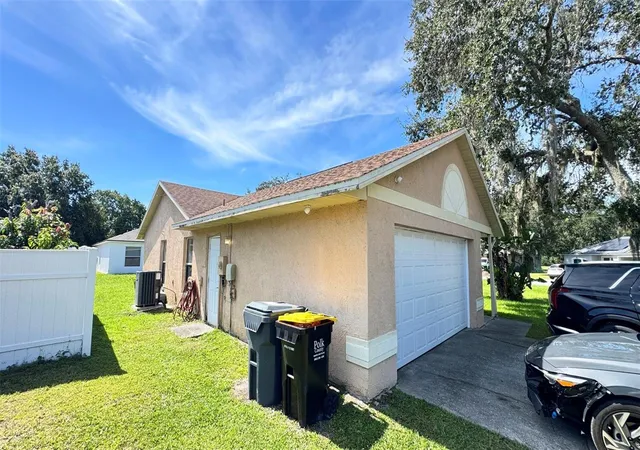 Photo 3 of Single family home for sale at 432 Flamingo Ct, Kissimmee, FL 34759 | MLS# O6441208 | Listing updated on 2026-09-29