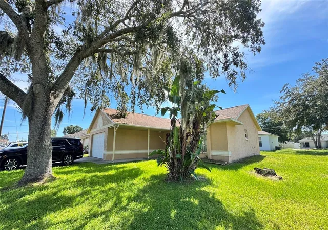 Photo 3 of Single family home for sale at 432 Flamingo Ct, Kissimmee, FL 34759 | MLS# O6441208 | Listing updated on 2026-09-29