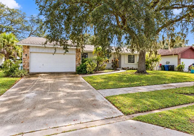 Photo 2 of Single family home for sale at 2475 Wood Oak Dr, Sarasota, FL 34232 | MLS# A4705861 | Listing updated on 2026-10-02
