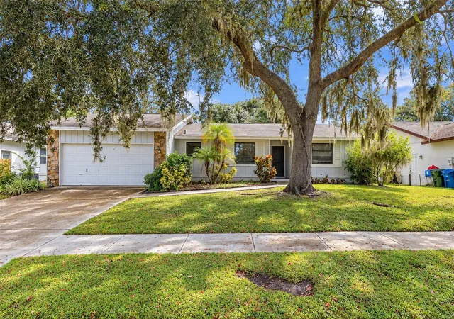 Photo 3 of Single family home for sale at 2475 Wood Oak Dr, Sarasota, FL 34232 | MLS# A4705861 | Listing updated on 2026-10-02