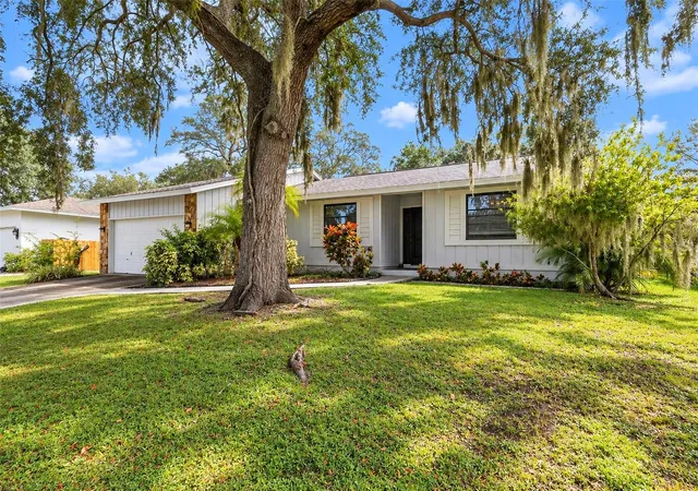 Photo 3 of Single family home for sale at 2475 Wood Oak Dr, Sarasota, FL 34232 | MLS# A4705861 | Listing updated on 2026-10-02