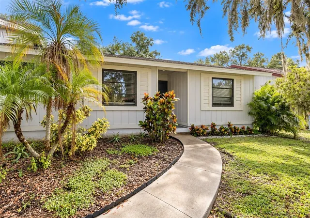 Photo 4 of Single family home for sale at 2475 Wood Oak Dr, Sarasota, FL 34232 | MLS# A4705861 | Listing updated on 2026-10-02