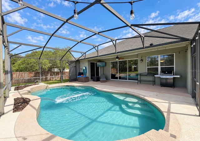 Photo 2 of Single family home for sale at 127 Wekiva Pointe Cir, Apopka, FL 32712 | MLS# O6441209 | Listing updated on 2026-10-08