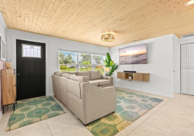 Photo 2 of Single family home for sale at 315 Azalea Rd, Venice, FL 34293 | MLS# A4705863 | Listing updated on 2026-09-17